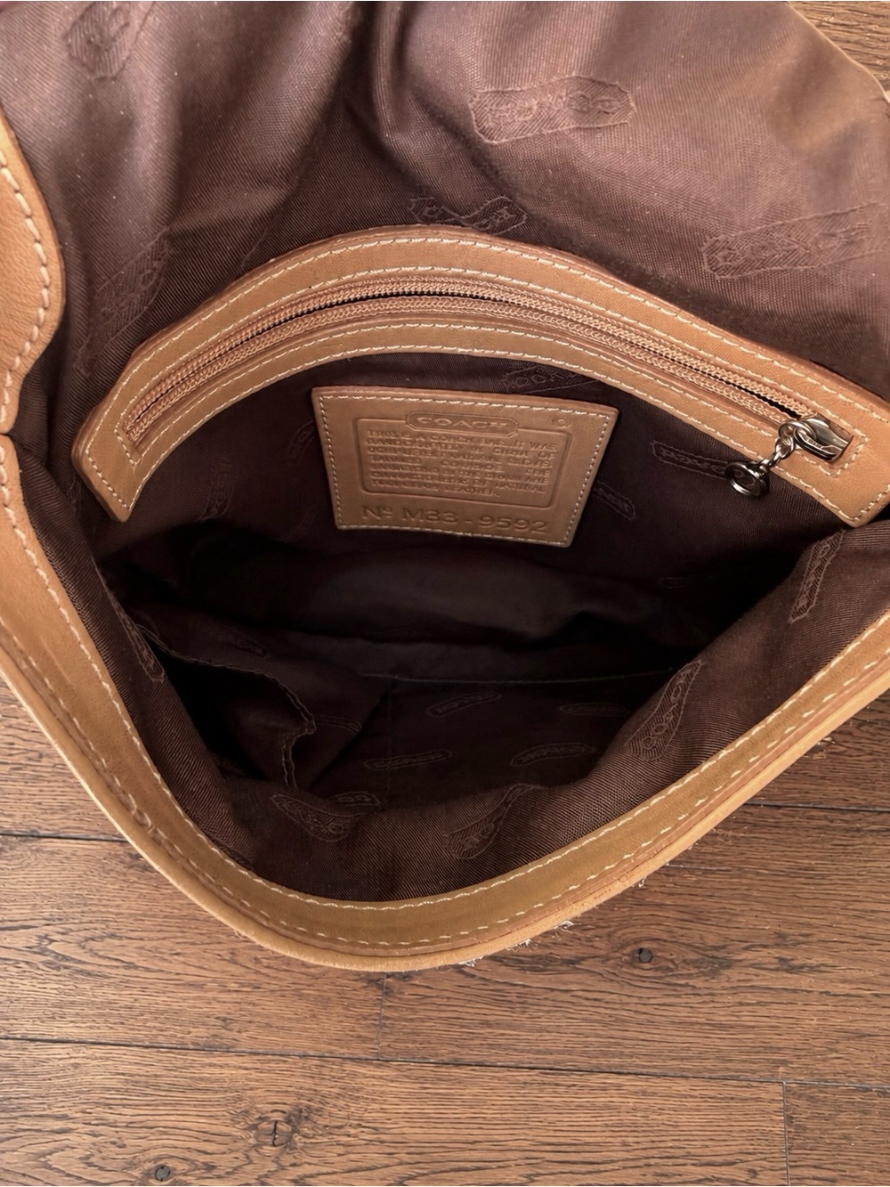 Vintage Coach Tan Leather Crossbody Bag - Classic Buckle Flap - Picture 2 of 5